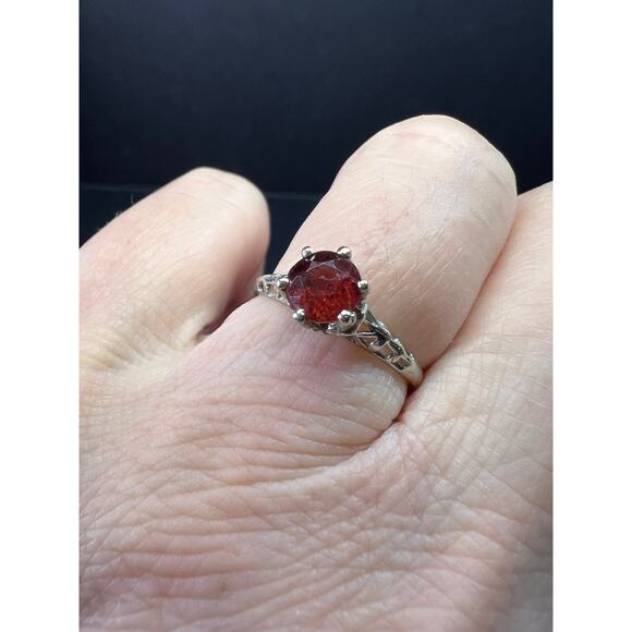 Vintage 10k White Gold Garnet Solitaire Ring – Size 6.5 – Magnolia Jewelry - Picture 5 of 16